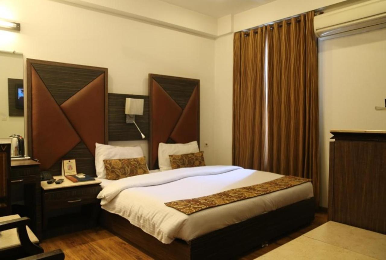 Jenus Hotel-Sindhi Camp Jaipur Eksteriør billede